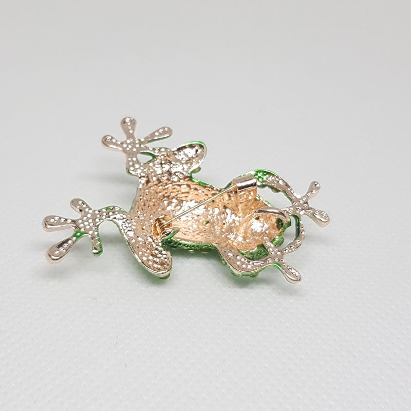 Broche Grenouille Verte et Strass vue de dessous.