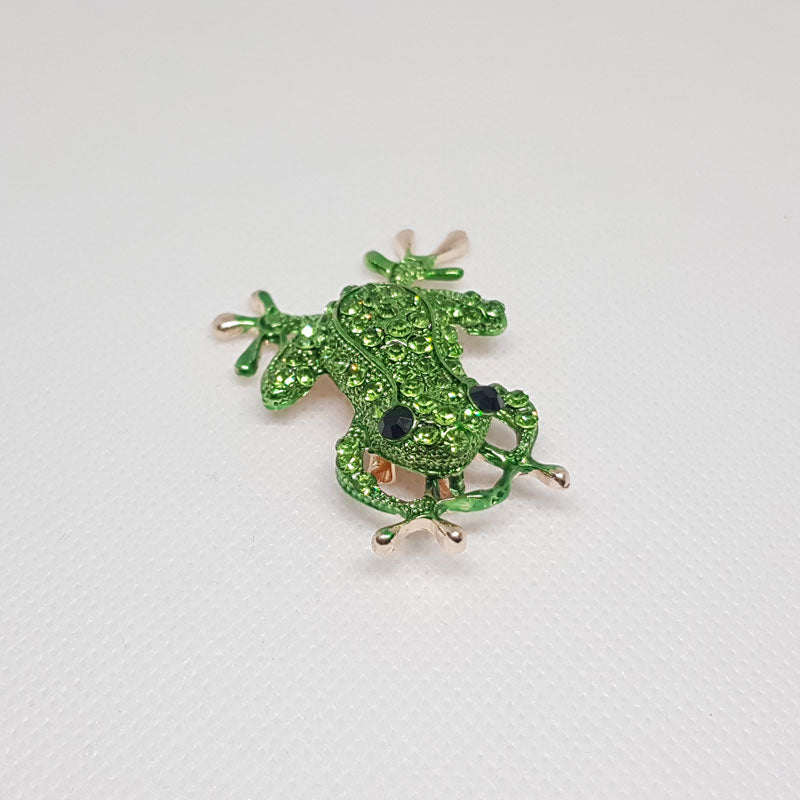 Broche Grenouille Verte et strass vue de face.