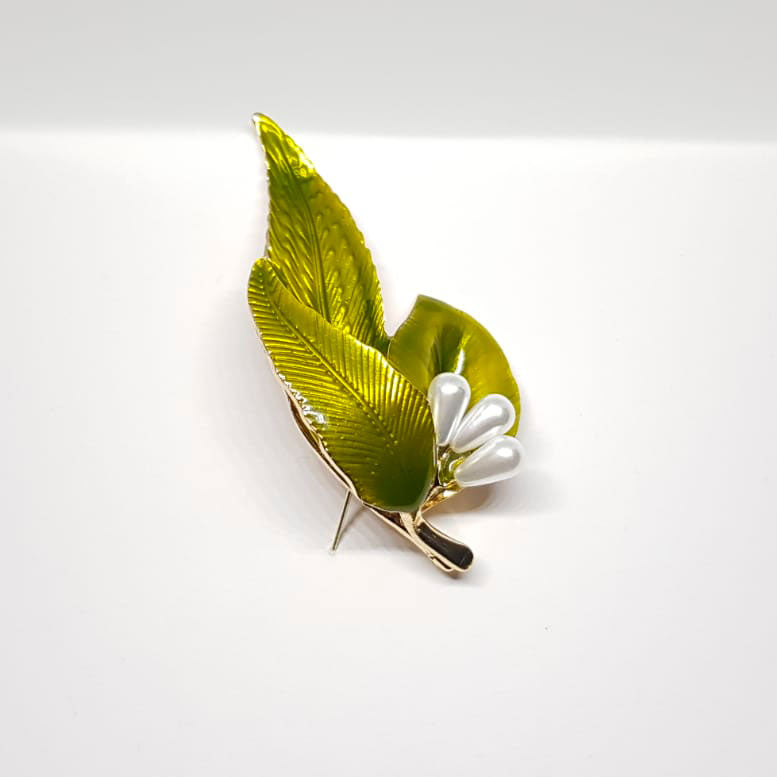 Broche Doree Trois feuilles Vertes Perles