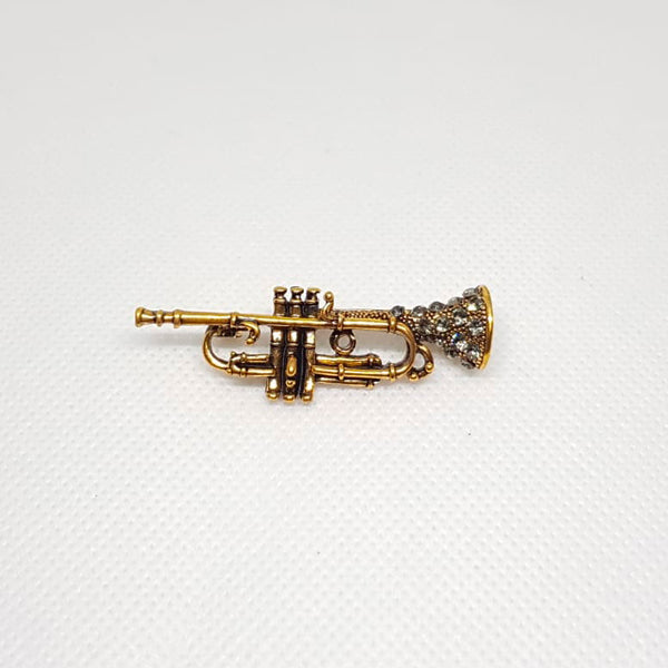 Broche vintage en forme de trompette musique orné de cristal.